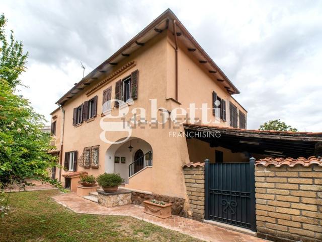 Case e ville in vendita di 120 m² in Via Lago Santo