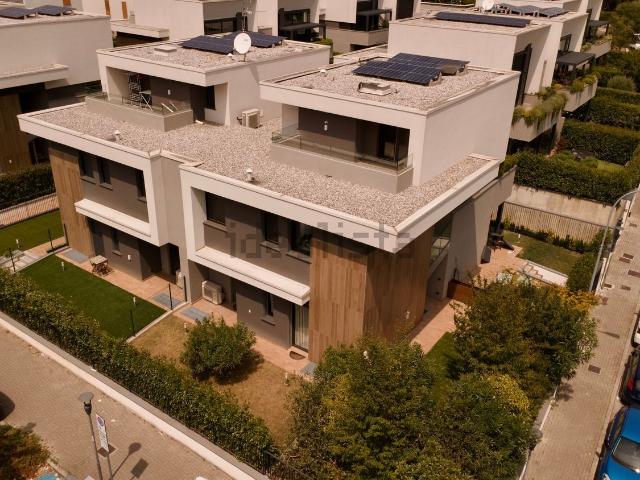 Case e ville in vendita di 120 m² in Via Leonida Bissolati