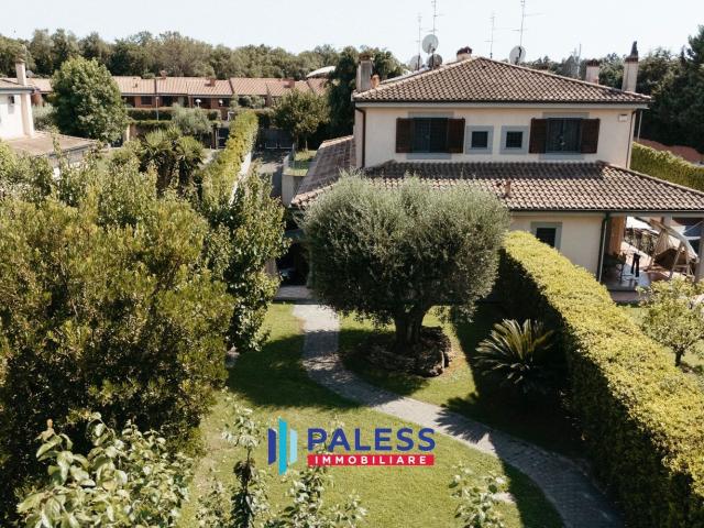 Case e ville in vendita di 120 m² in Via Luigi Zampa