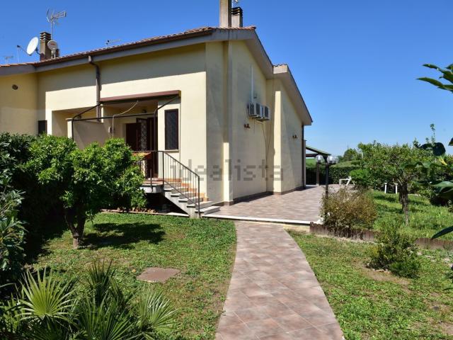Case e ville in vendita di 120 m² in Via Montaguto, 1