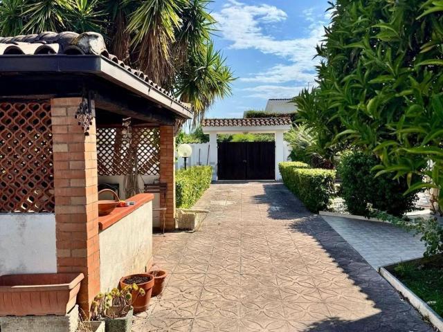 Case e ville in vendita di 120 m² in Via Mediana Vecchia