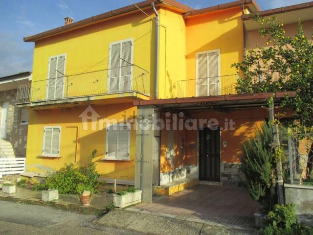 Case e ville in vendita di 120 m² in Via Salvo D&apos Acquisto