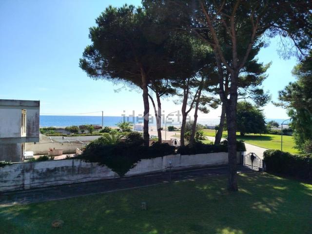 Case e ville in vendita di 120 m² in Via San Felice Circeo, 1