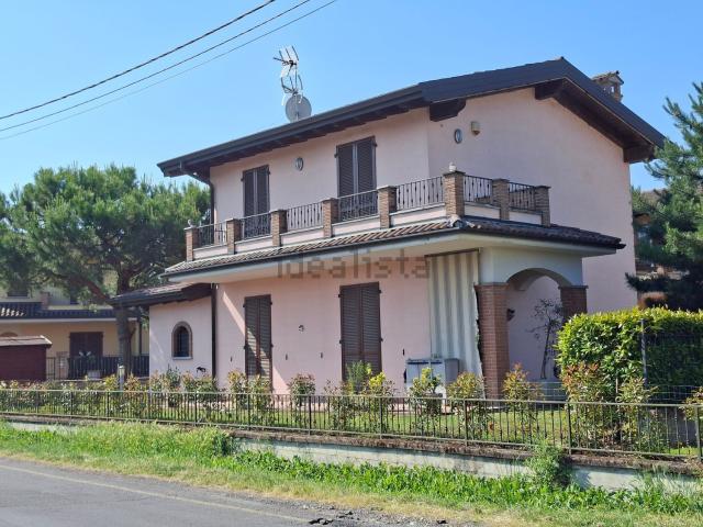 Case e ville in vendita di 120 m² in Via San Saluto