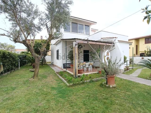 Case e ville in vendita di 120 m² in Via Severino Ferrari, 12