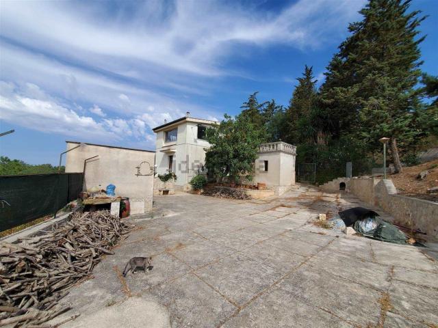 Case e ville in vendita di 120 m² in Via Spezzatarallo