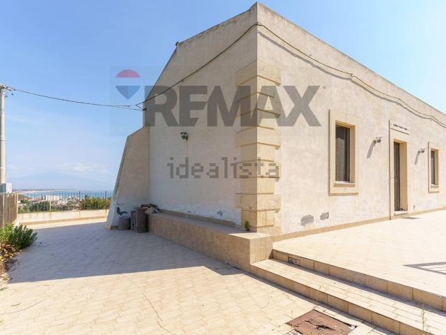 Case e ville in vendita di 120 m² in Via Positano, 1