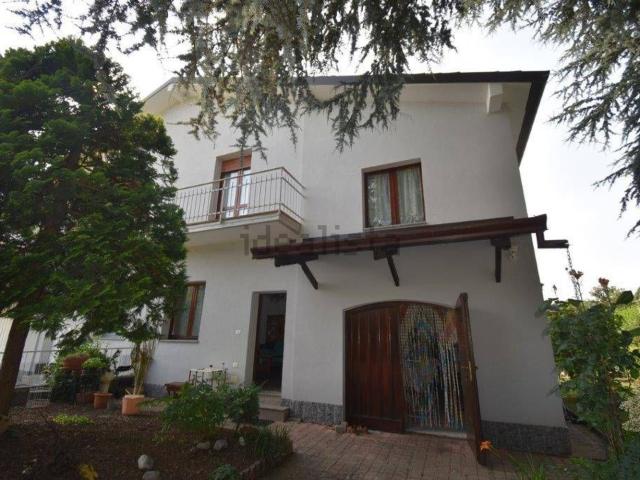 Case e ville in vendita di 120 m² in Via Parma, 84