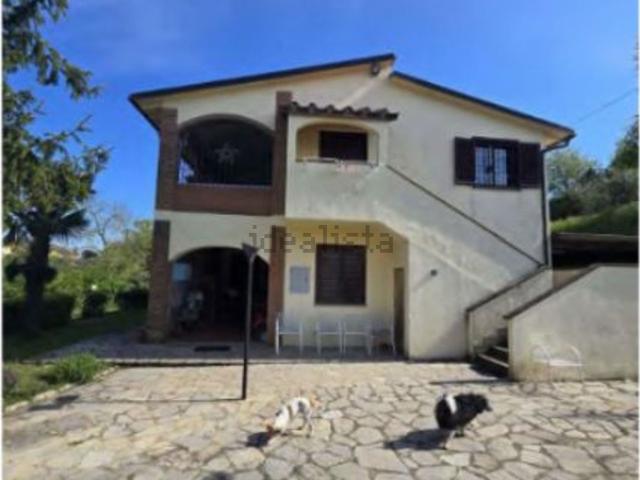 Case e ville in vendita di 120 m² in Via Pietro Nenni