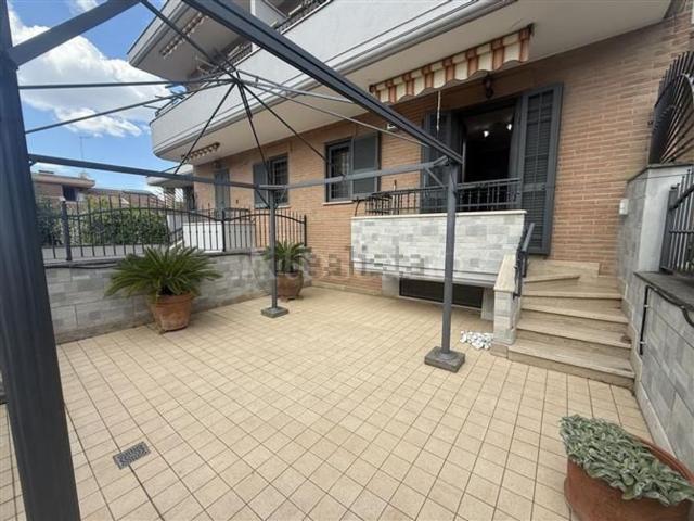 Case e ville in vendita di 120 m² in Via Romana Vecchia
