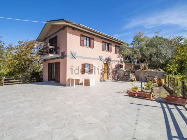 Case e ville in vendita di 120 m² in Via Torre Chiavelloni