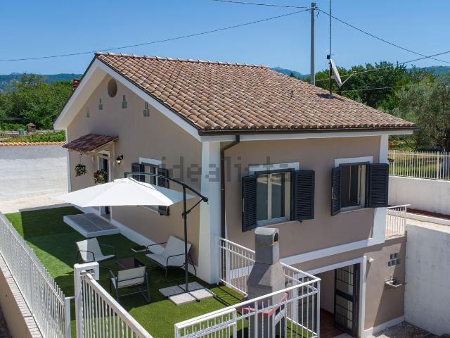 Case e ville in vendita di 120 m² in Via Tende
