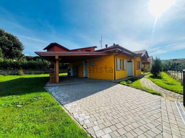 Case e ville in vendita di 120 m² in Via XXV Aprile, 20