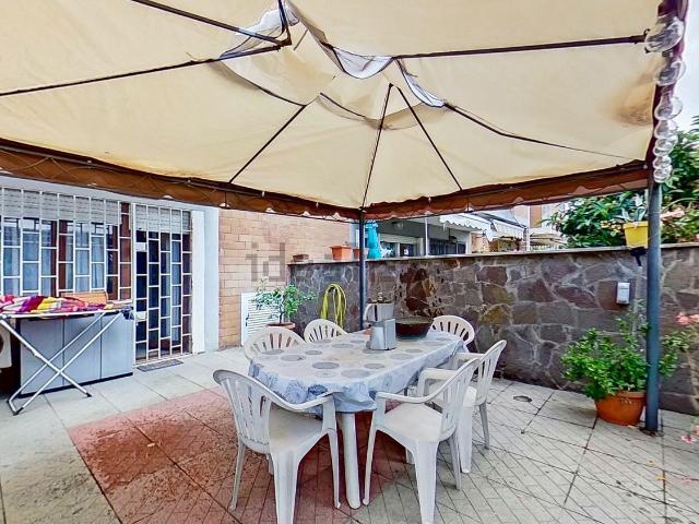 Case e ville in vendita di 120 m² in Viale America