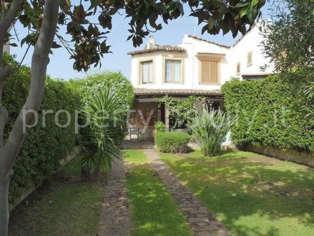 Case e ville in vendita di 120 m² in Viale dei Lidi, 433