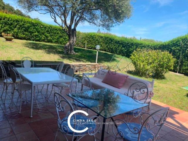 Case e ville in vendita di 120 m² in Viale la Pelosa, 12