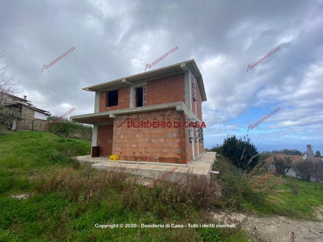 Case e ville in vendita di 120 m² in Contrada Amola, 165