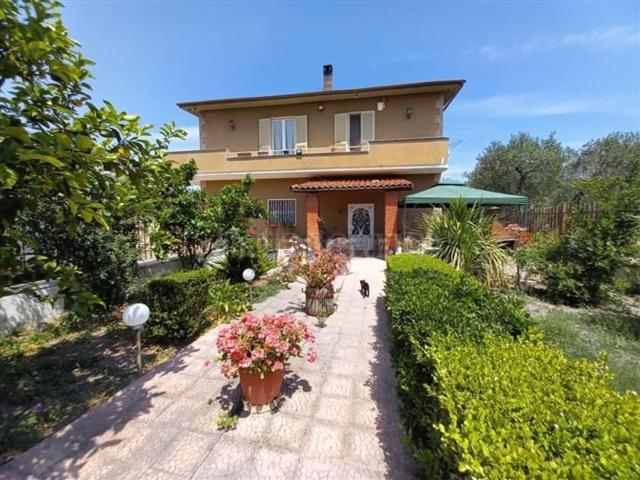 Case e ville in vendita di 120 m² in Strada Statale 16 Adriatica