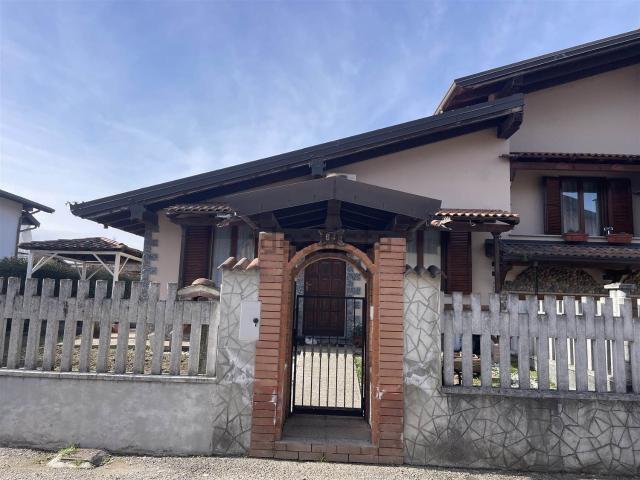 Case e ville in vendita di 120 m² in Strada per Mortara