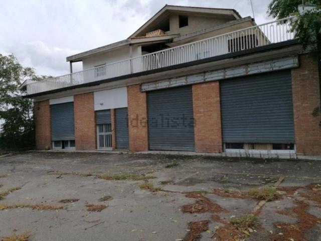 Case e ville in vendita di 1211 m² in Via Foggia
