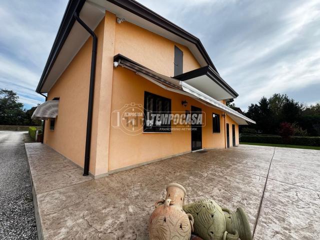 Case e ville in vendita di 121 m²