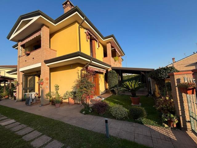 Case e ville in vendita di 121 m²
