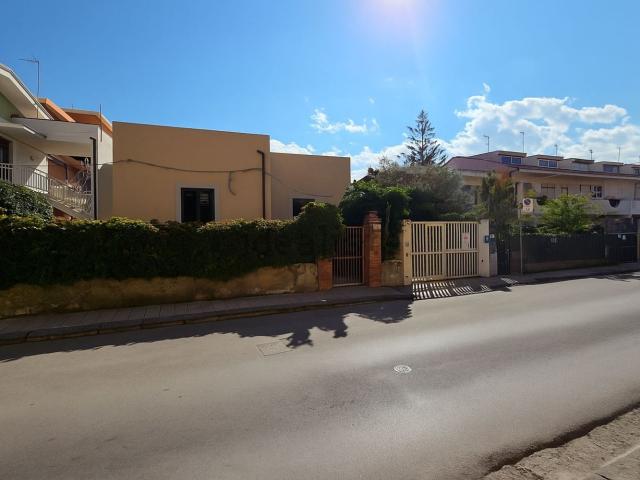 Case e ville in vendita di 121 m² in Via Calderà, 18