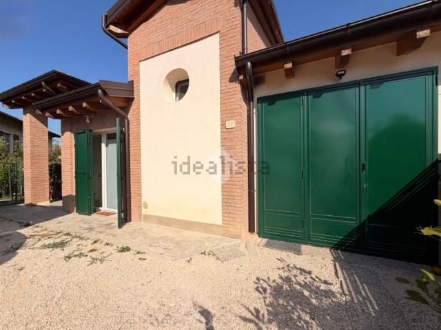 Case e ville in vendita di 170 m² in Via Campazza, 62