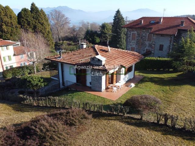 Case e ville in vendita di 121 m² in Via al Panorama, 39
