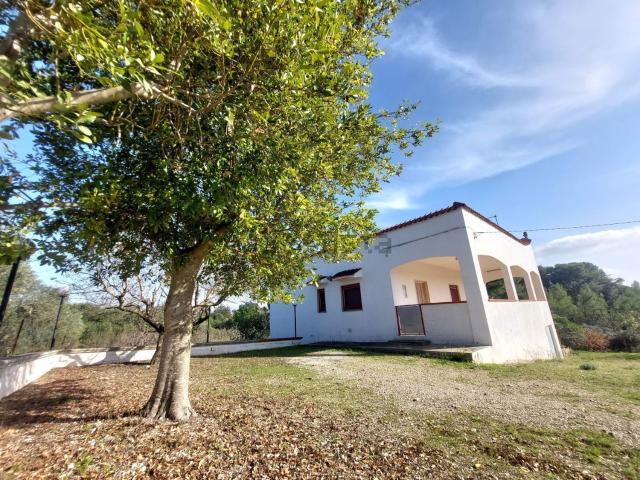 Case e ville in vendita di 121 m² in Via Monti del Duca