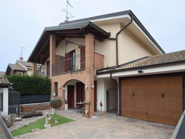 Case e ville in vendita di 121 m² in Via Madre Teresa di Calcutta, 52