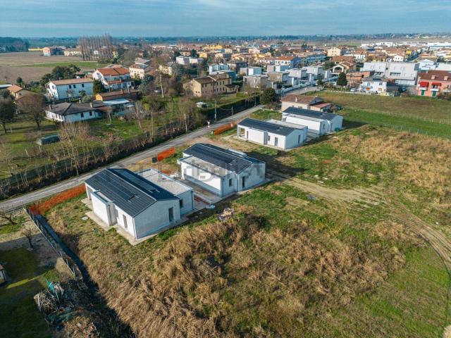 Case e ville in vendita di 121 m² in Via XXV Aprile, 5