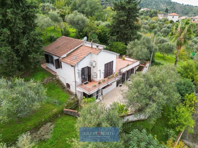 Case e ville in vendita di 122 m² in Via San Pietro