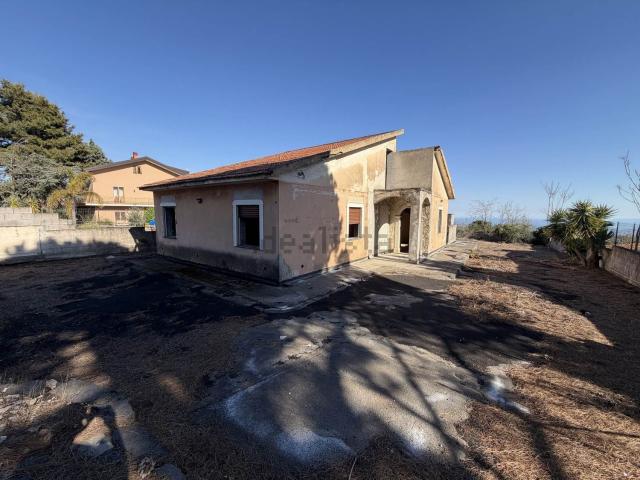 Case e ville in vendita di 122 m² in Via Sicilia, 10
