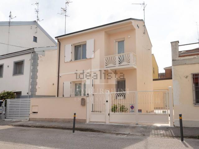 Case e ville in vendita di 122 m² in Via Tancredi