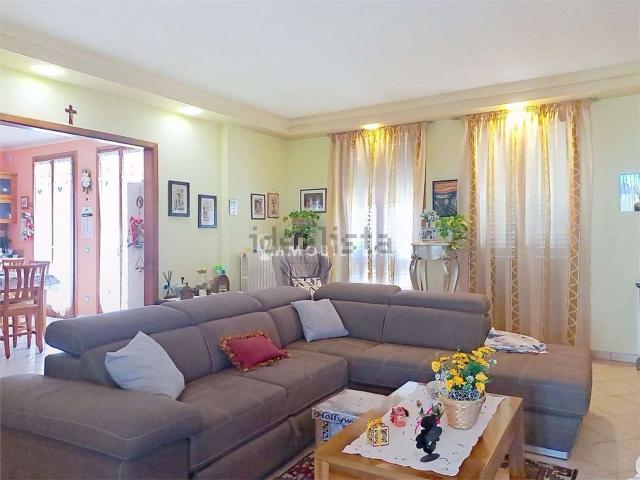 Case e ville in vendita di 1230 m²