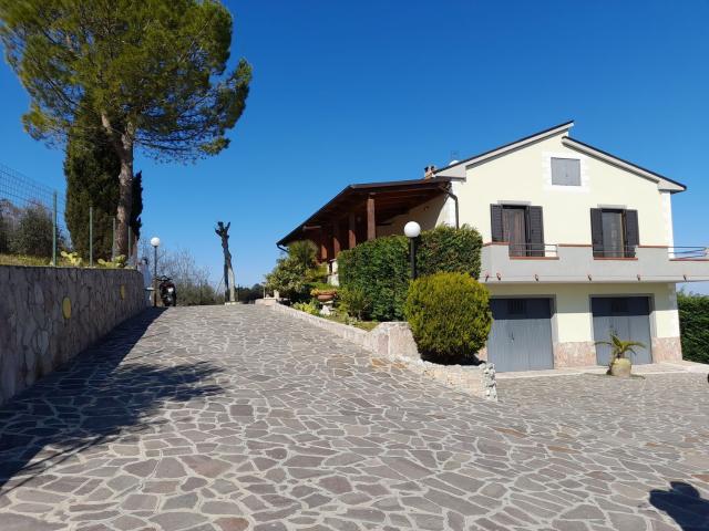 Case e ville in vendita di 123 m² in Contrada Collespino, 1