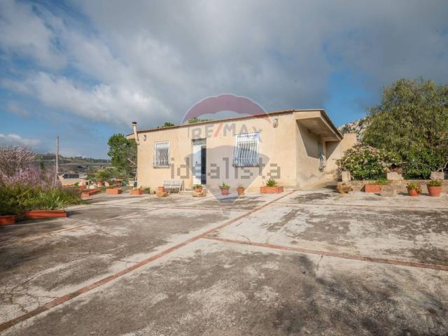 Case e ville in vendita di 123 m² in Strada Statale 417