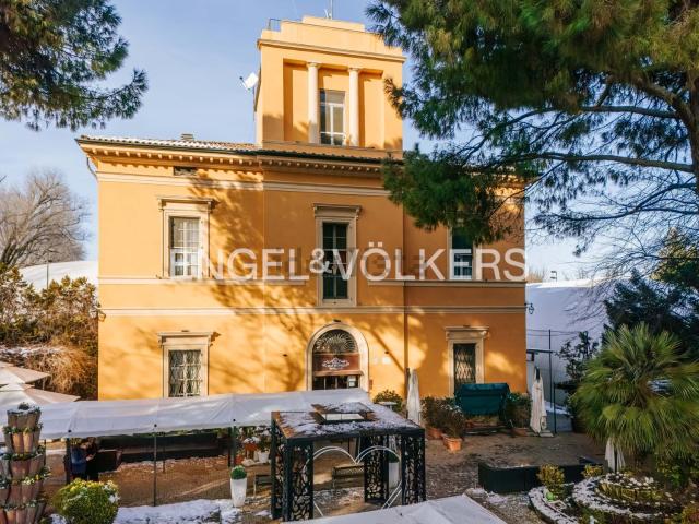 Case e ville in vendita di 1246 m² in Via San Donato
