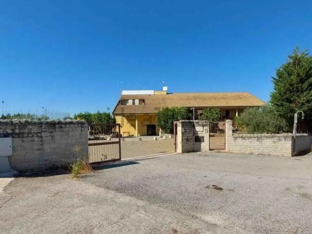 Case e ville in vendita di 1249 m² in Contrada Coffa