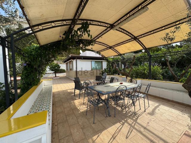 Case e ville in vendita di 124 m² in Contrada Fiumara Guardia, 20