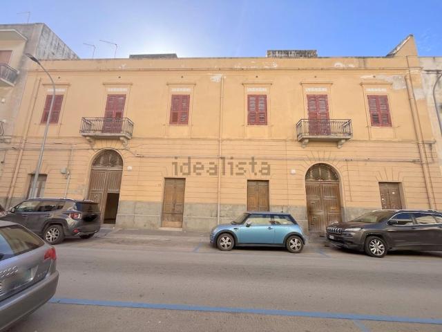Case e ville in vendita di 1250 m² in Via Livio Bassi, 92