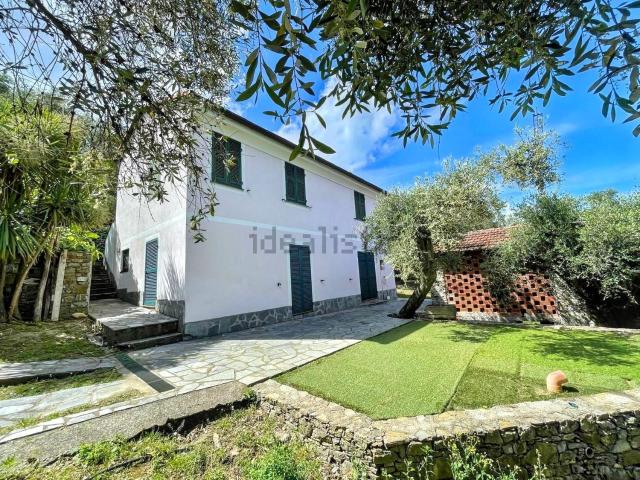 Case e ville in vendita di 125 m² in Via Costamezzana Paraggi