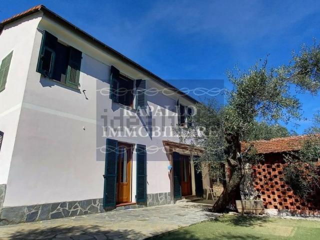 Case e ville in vendita di 125 m² in Via Costamezzana