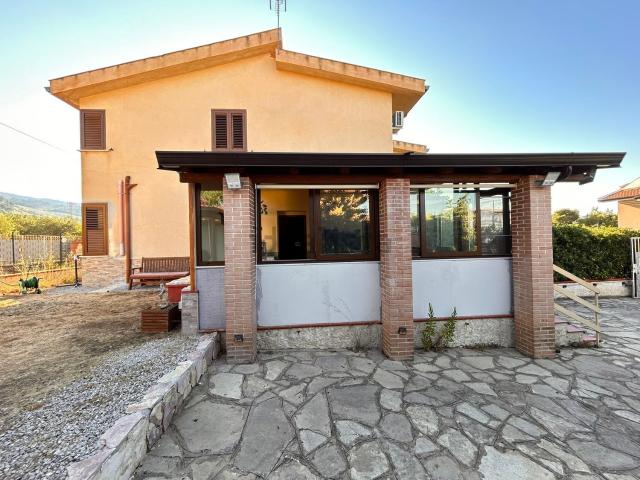Case e ville in vendita di 125 m² in Via Chiesazza Sperone