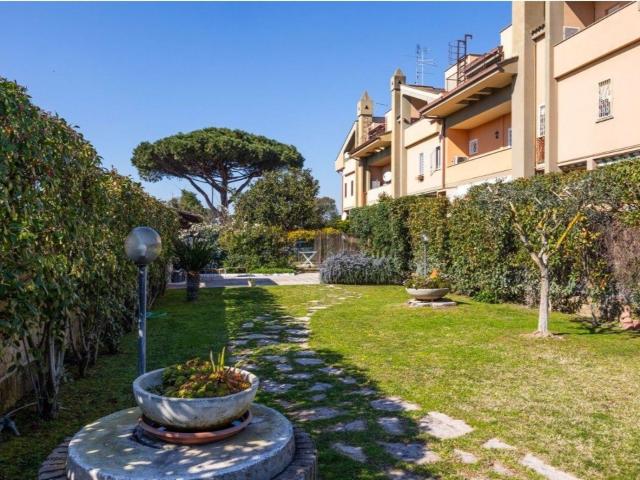 Case e ville in vendita di 125 m² in Via Arione