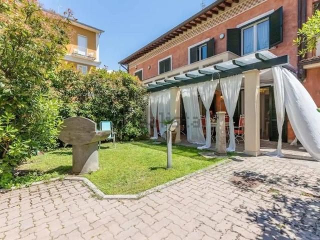 Case e ville in vendita di 125 m² in Via Giosuè Carducci