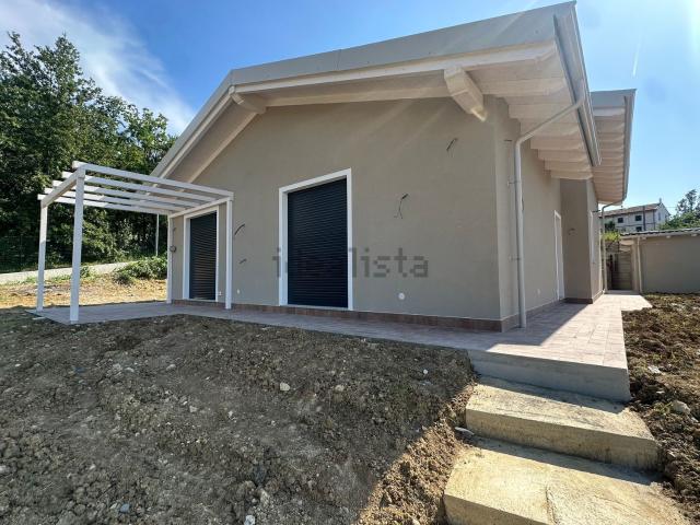 Case e ville in vendita di 125 m² in Via Giosuè Carducci