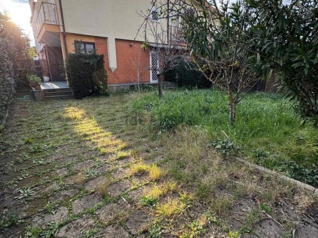 Case e ville in vendita di 125 m² in Via degli Aceri, 36
