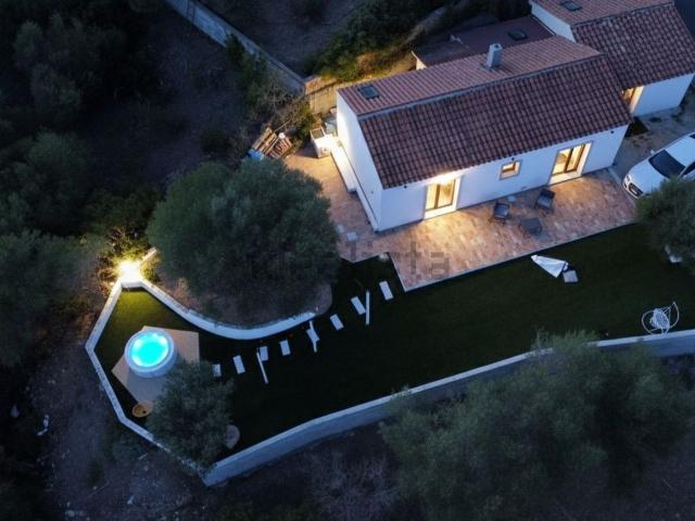 Case e ville in vendita di 125 m² in Via dei Ginepri